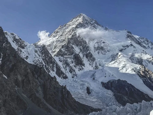 Everest Vs K2 : Which Mountain Is the Greater Challenge