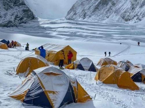 Khumbu Icefall : Everest’s Deadliest Gateway