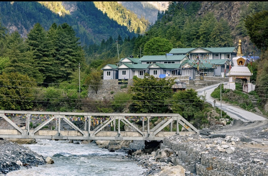 on the way to Annapurna circuit trek