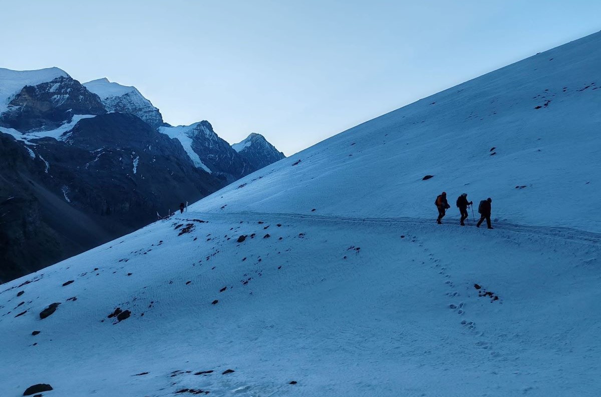 Trekkers are way to Thorong La Pass 5416m