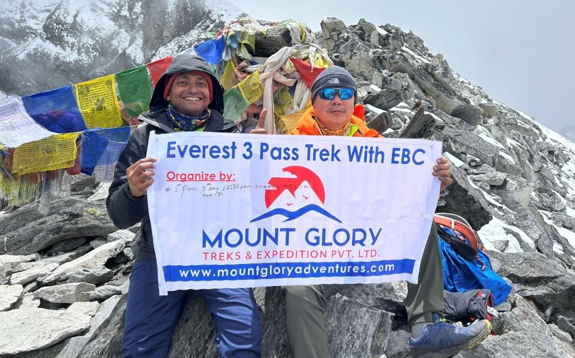 Mount Glory Treks Team during Everest 3 Passes Trek 