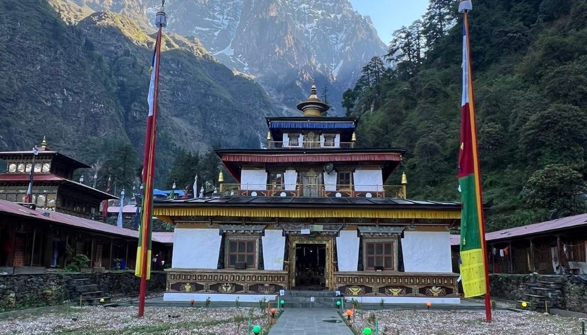 Serang Gompa at Mnaaslu