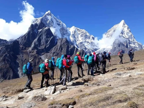 Trekkers are heading to Gokyo Lake